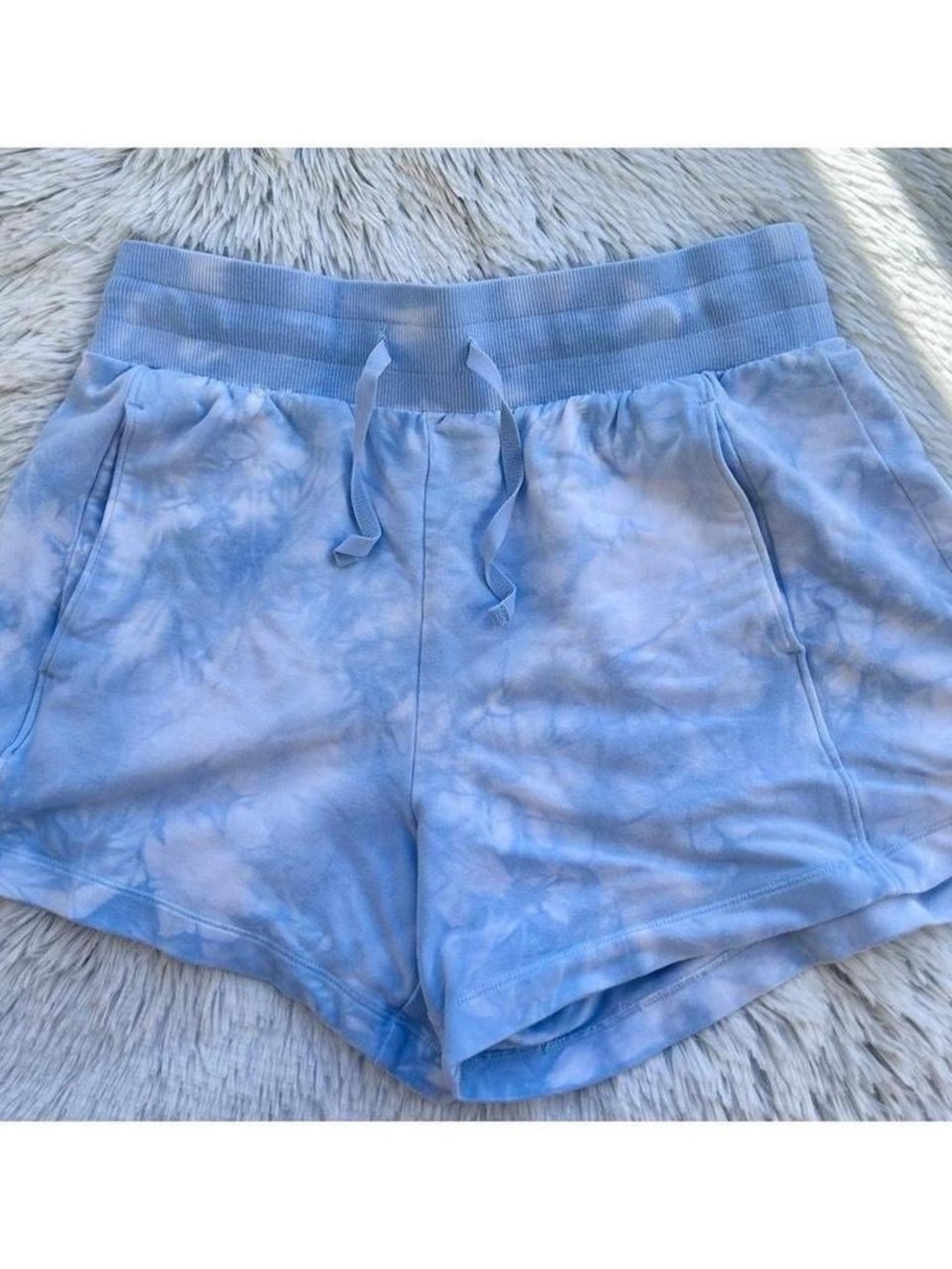 Sky blue/white tie-dye shorts with pockets